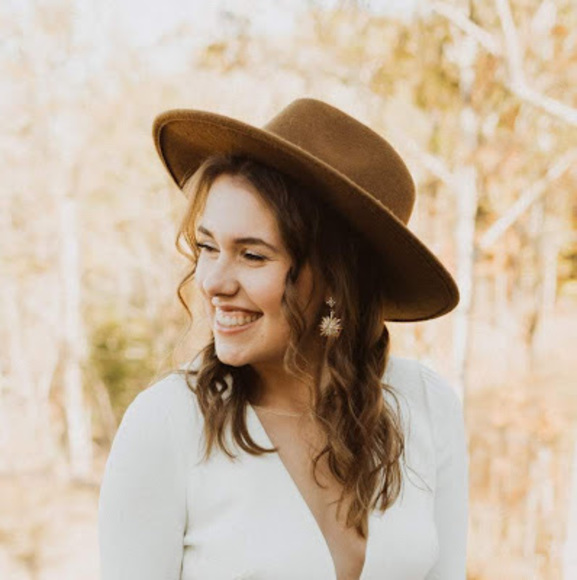 Meet your Posher, Kelsey - Picture 1 of 1